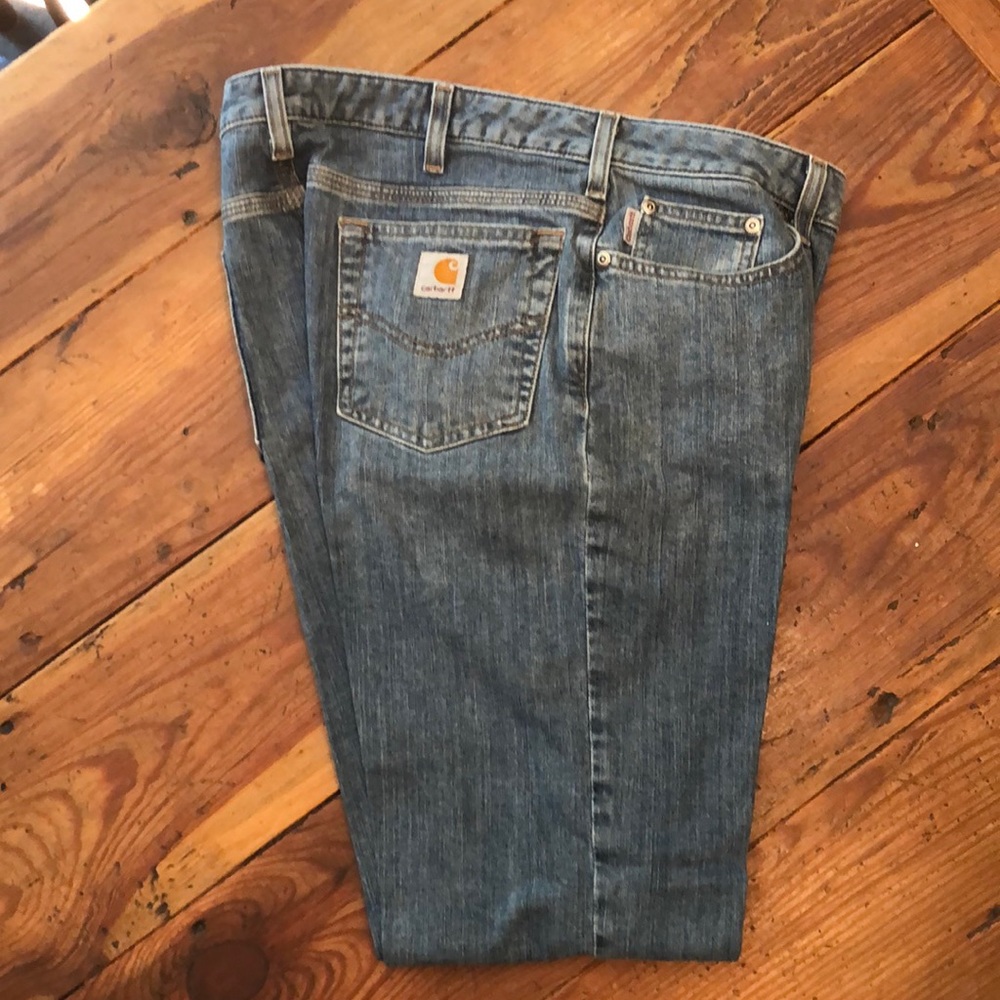 Women’s curvy fit Carhartt jeans worn once